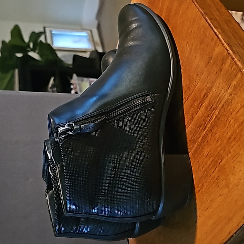 ECCO TOUCH 35 BLACK ANKLE BOOTS — US size 10 (UK 8.5; European 42)